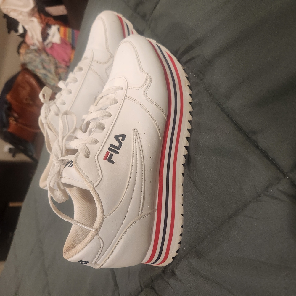 Fila Red Sneakers with Retro-Inspired Design